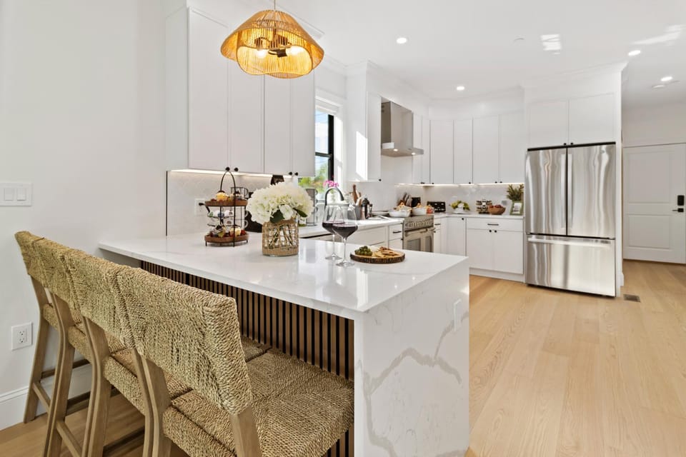 Kitchen or kitchenette, Seating area