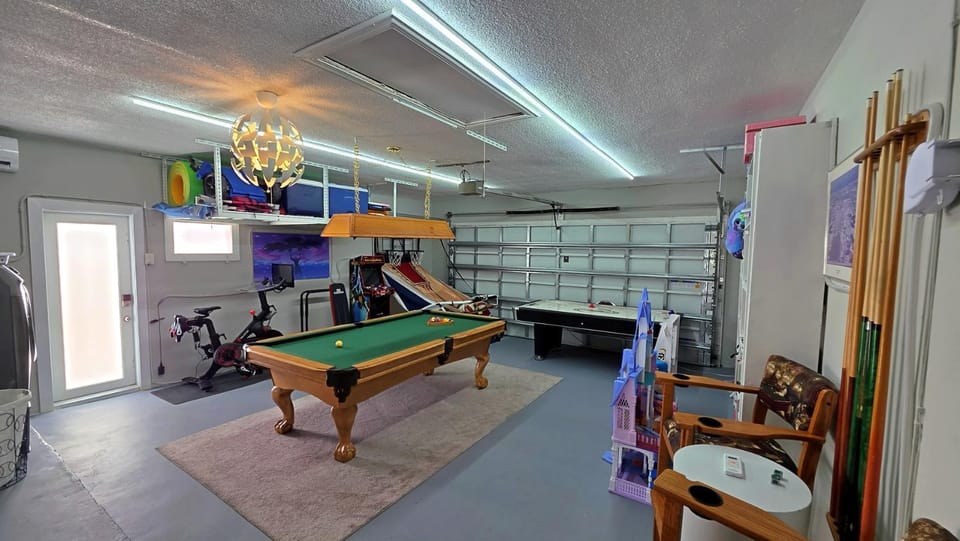 Luxury Fort Lauderdale Waterfront Home Heated Pool Game Room Park Villa in Oakland Park