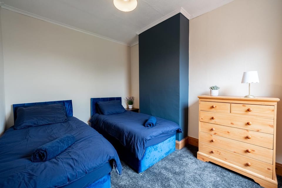 3 BD 5 Beds WiFi House in Wellingborough