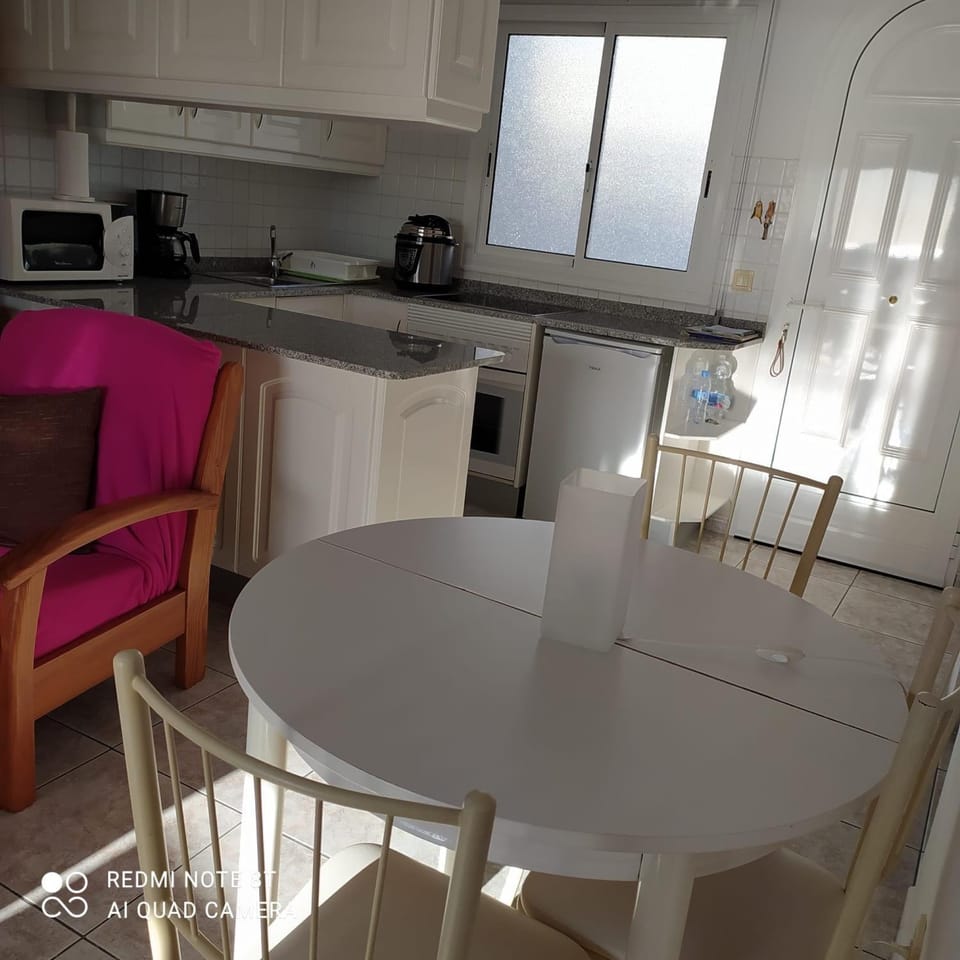 Property building, Kitchen or kitchenette, Living room