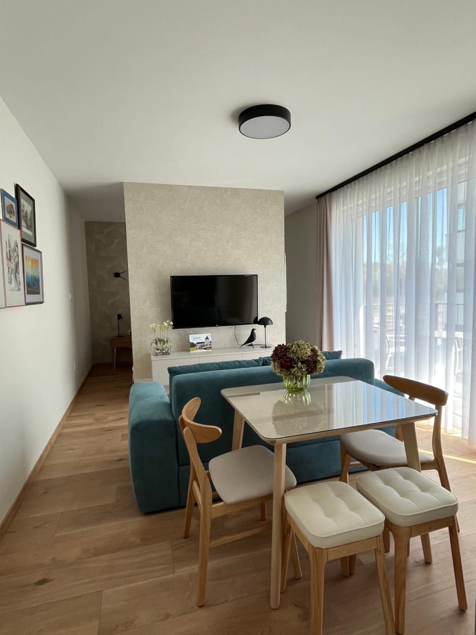 Living room, Dining area
