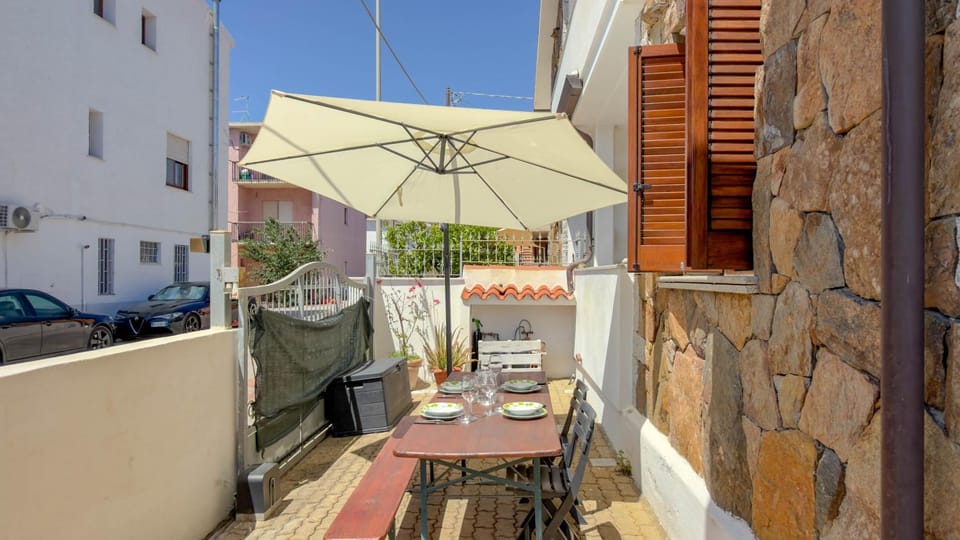 Dining area, Inner courtyard view