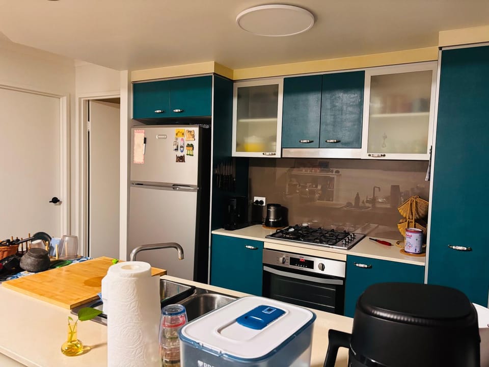 Welcoming cozy room for female only Vacation rental in Brisbane City