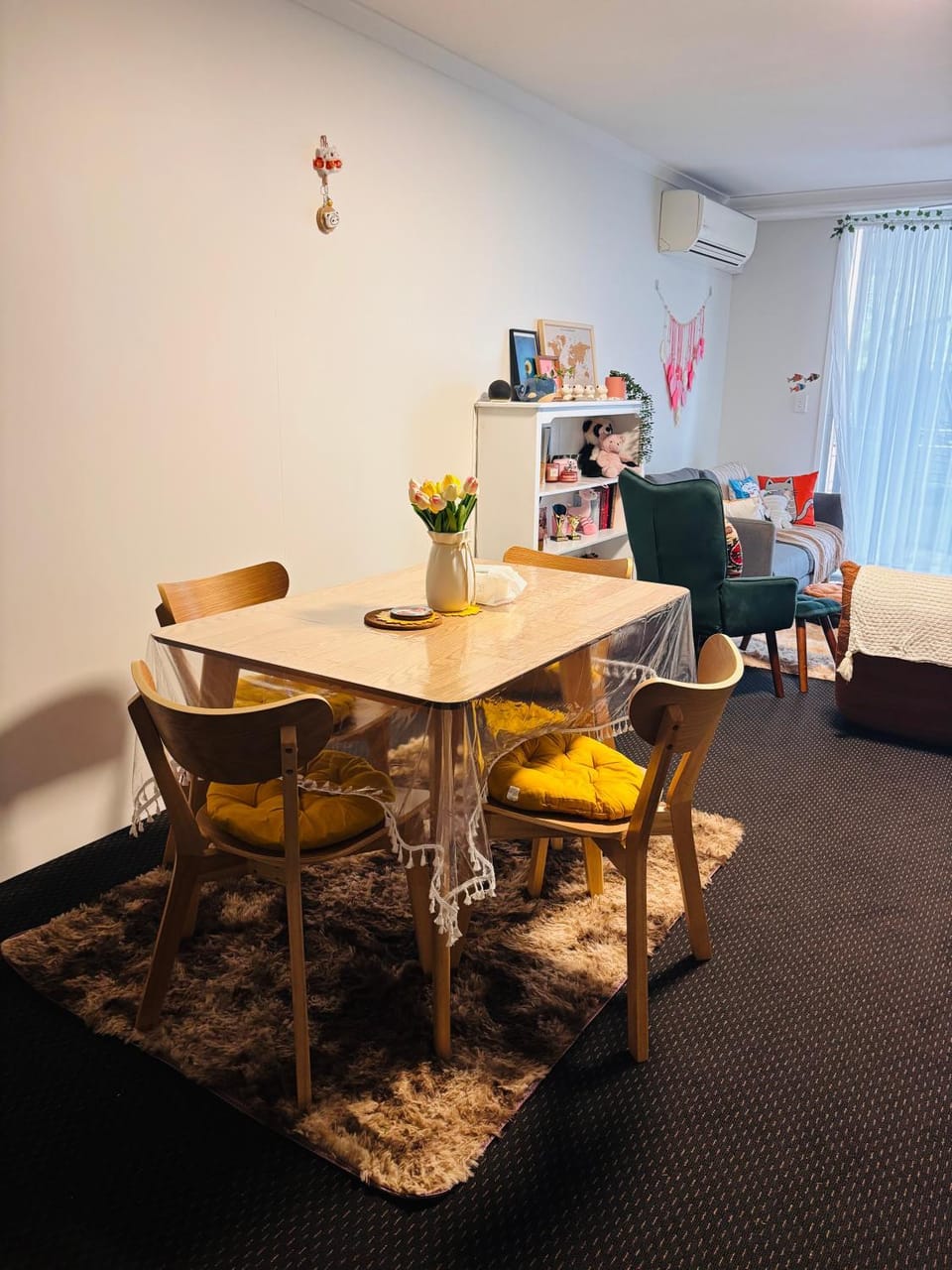 Welcoming cozy room for female only Vacation rental in Brisbane City