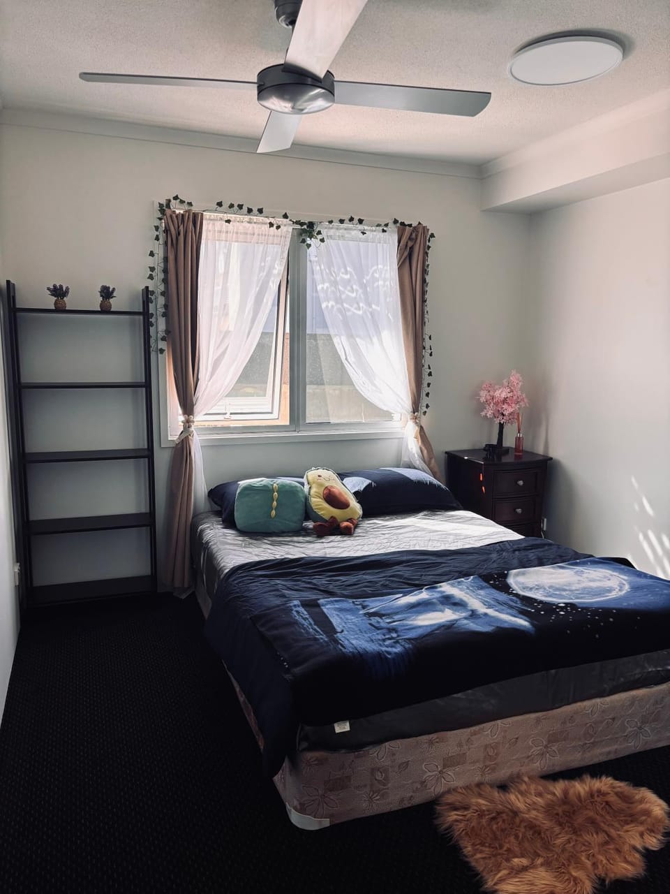 Welcoming cozy room for female only Vacation rental in Brisbane City