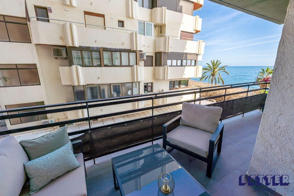 Cara Lumira - Beachfront Seaviews Premium Apartment in Marbella