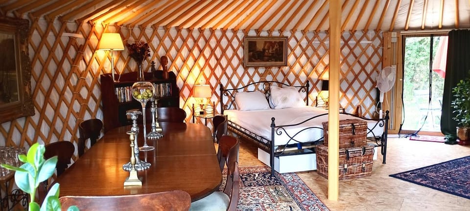 Bed, Living room, Dining area, Bedroom