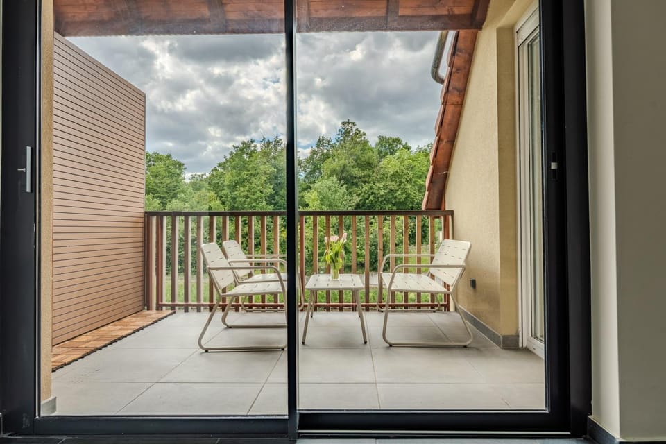 Patio, Spring, Day, Garden, View (from property/room), Balcony/Terrace, Garden view