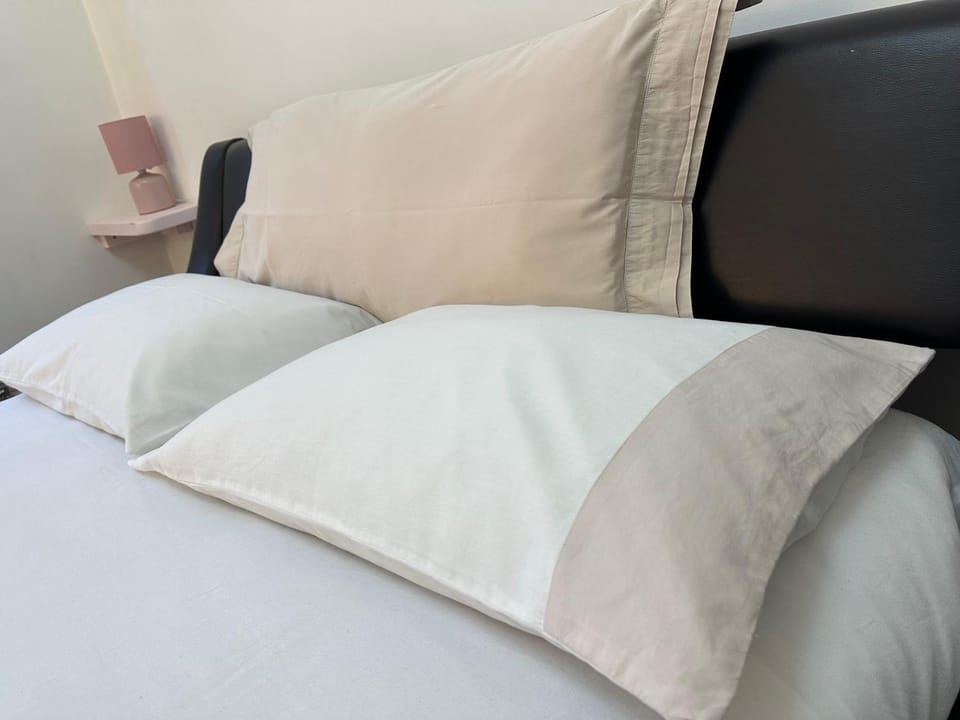 Pink Room Bed and Breakfast in Crawley