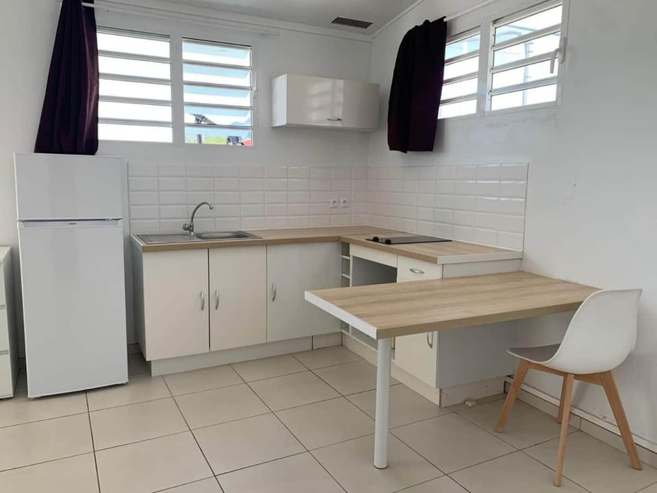 Ocean bay 2 - Grand studio climatisé plage à pied Apartment in Fort-de-France