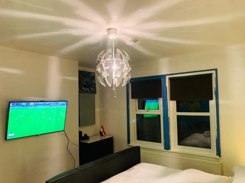 Blue Room Vacation rental in Crawley