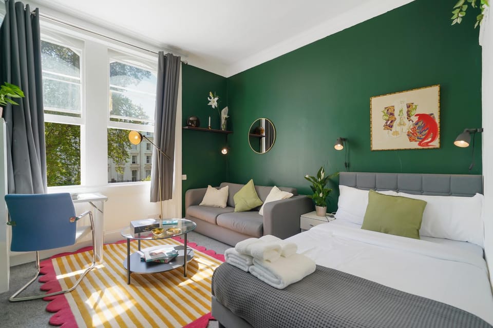 Bed, Living room, Photo of the whole room, Seating area, Bedroom