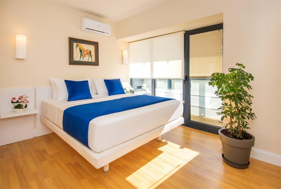 Bed, Photo of the whole room, Bedroom, air conditioner