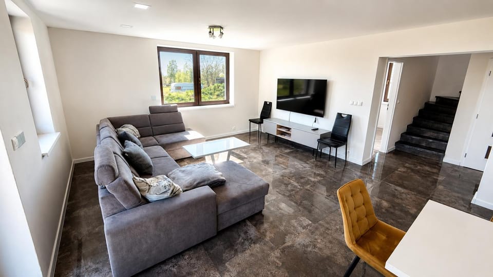 TV and multimedia, Living room, Photo of the whole room, Seating area
