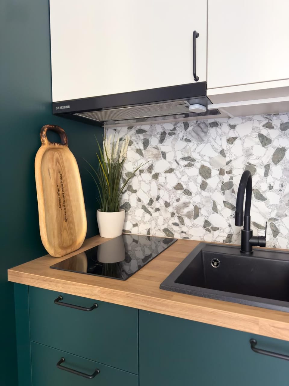 Kitchen or kitchenette, Communal kitchen, microwave, oven, kitchen, kitchen