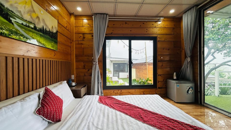 Bed, Bedroom, Garden view