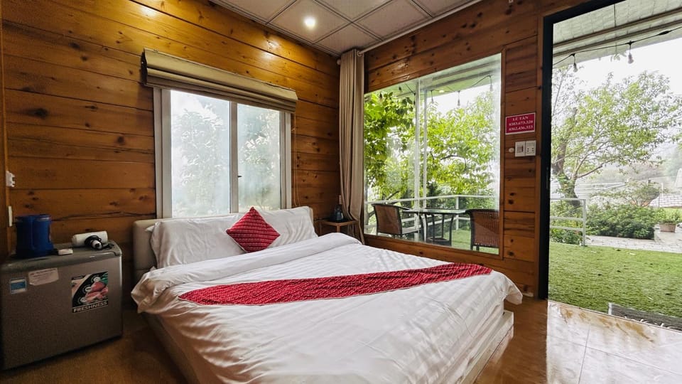 Bed, Bedroom, Garden view