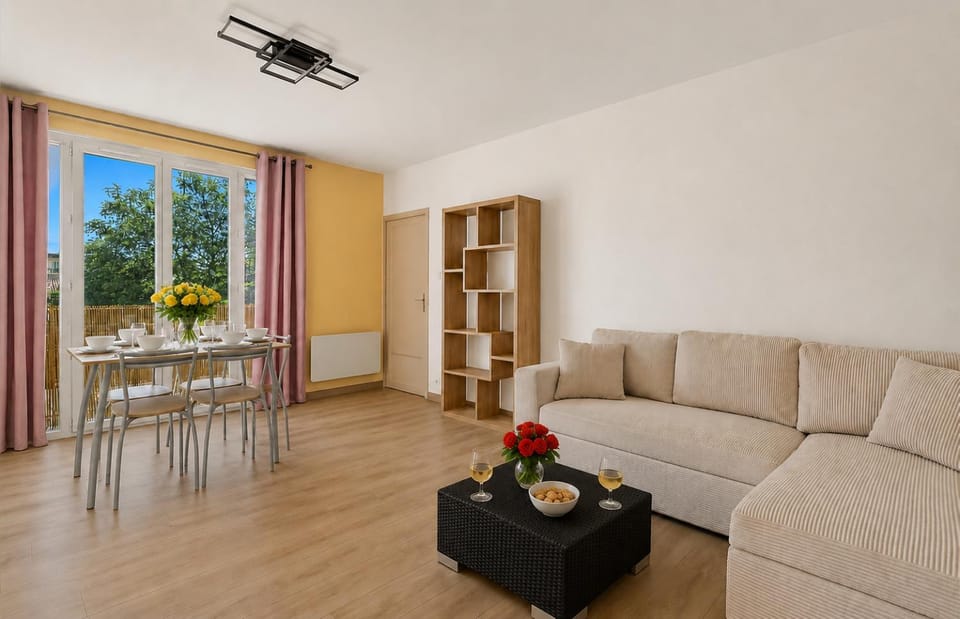 Living room, Dining area