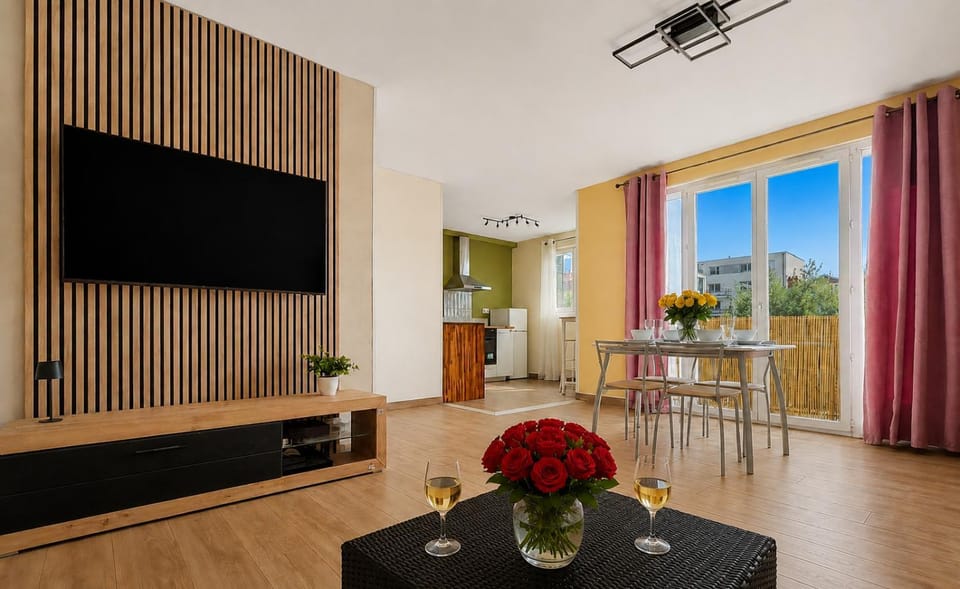 TV and multimedia, Living room, Dining area
