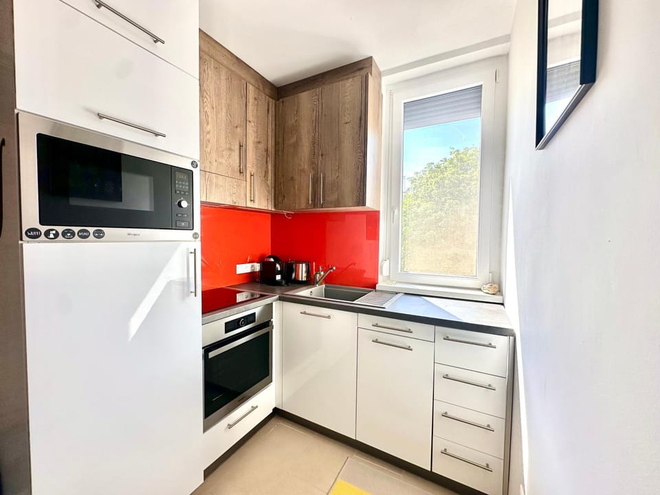 Kitchen or kitchenette, oven, toaster