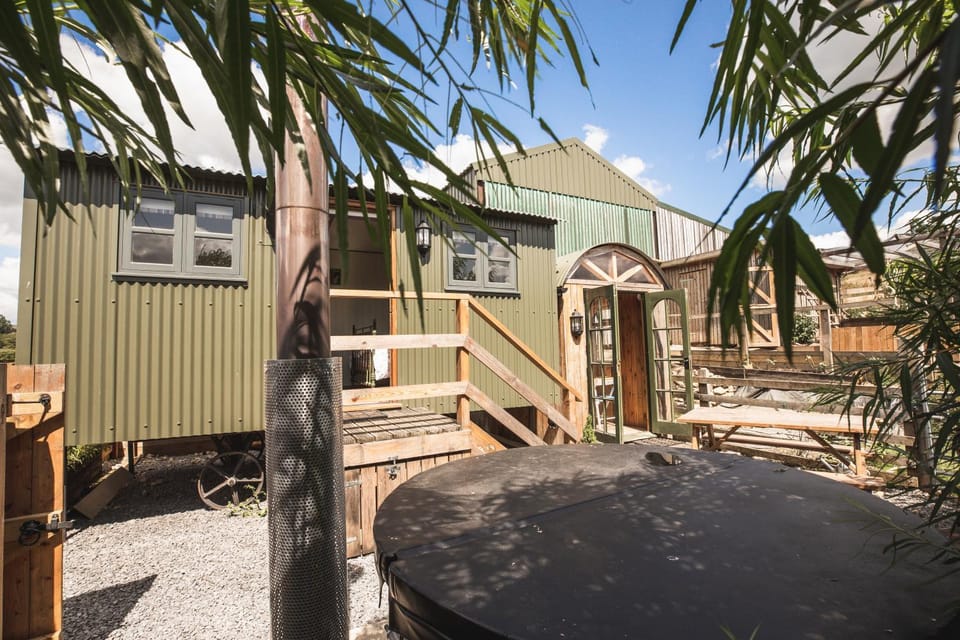 Property building, Hot Tub