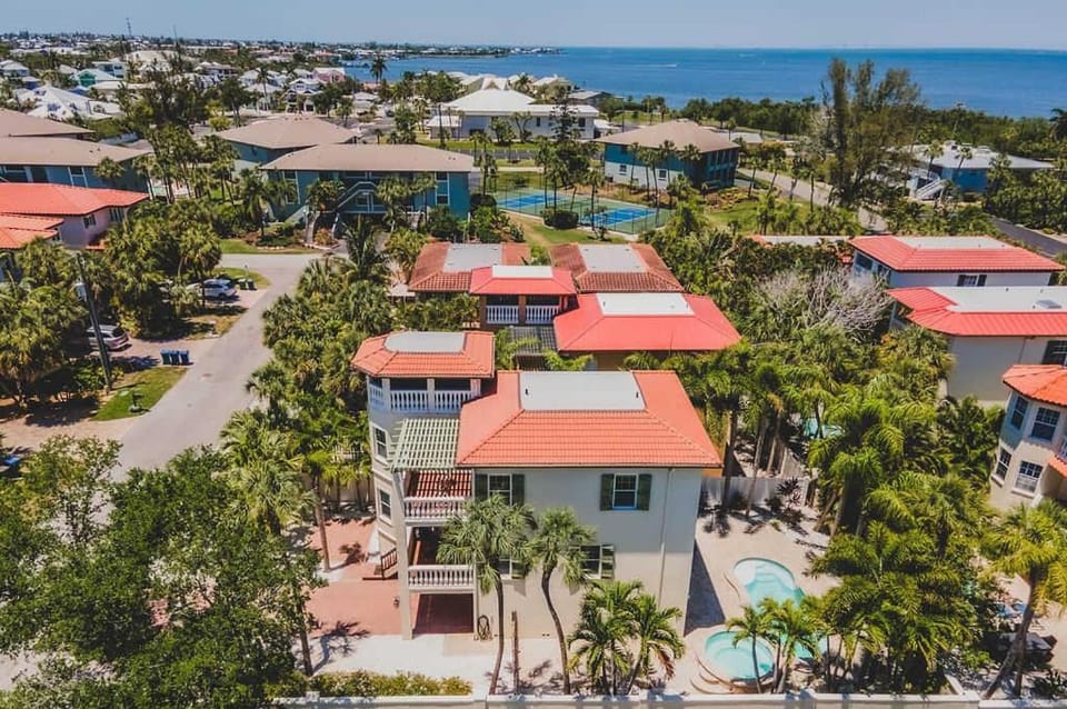 Beach Escape Family Home House in Holmes Beach