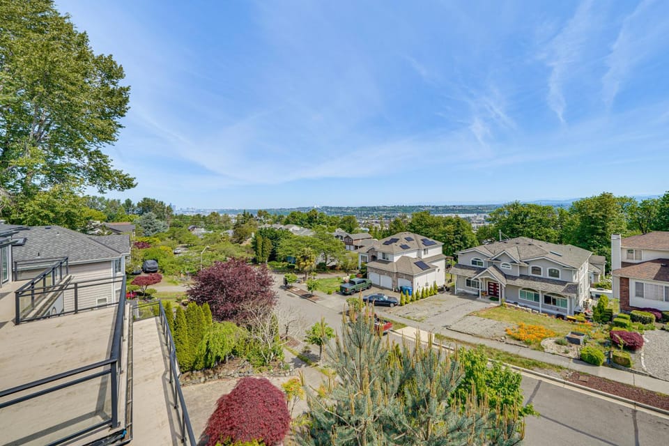 Panoramic Views! Hilltop Haven 6 Mi to Lumen Field House in Seattle