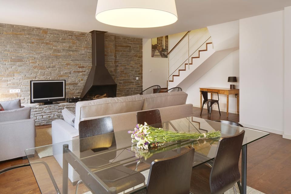 Living room, Dining area
