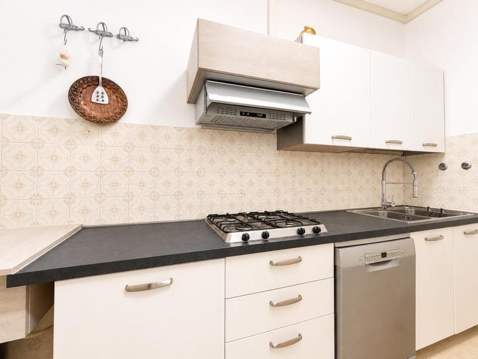 Kitchen or kitchenette, kitchen
