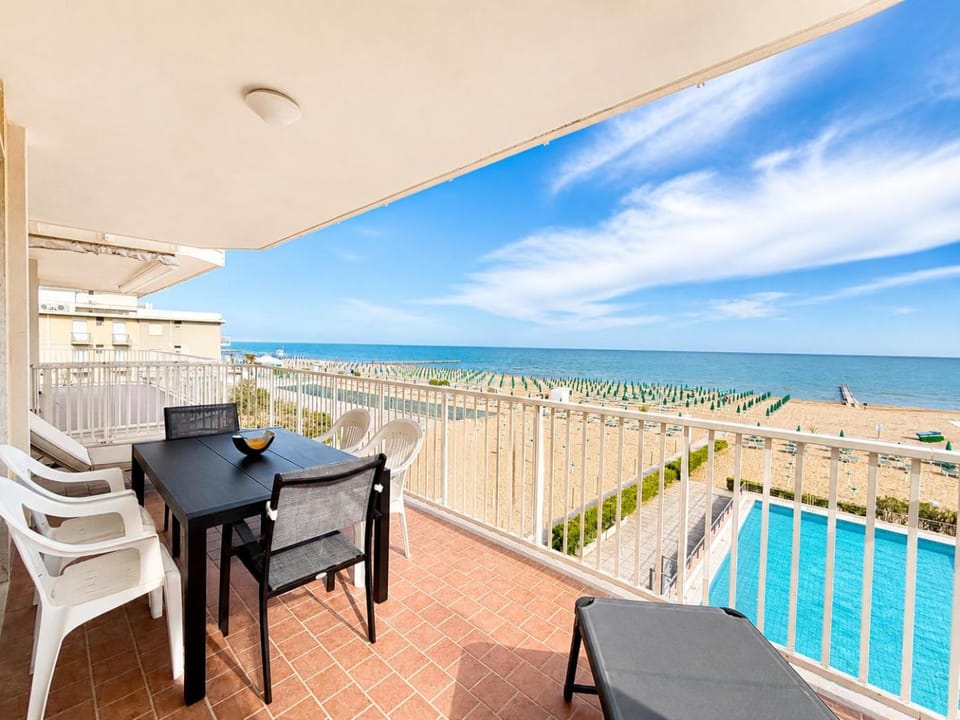 View (from property/room), Balcony/Terrace, Pool view, Sea view