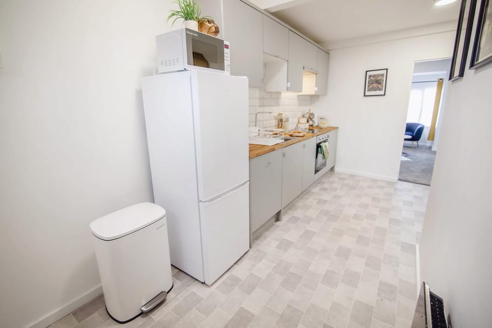 Kitchen or kitchenette, oven