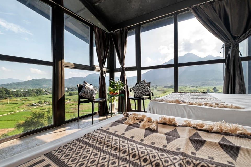 Bedroom, Mountain view