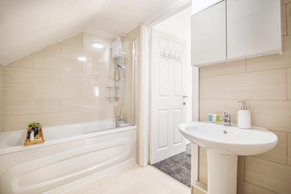Shower, Bathroom, Bath, towels