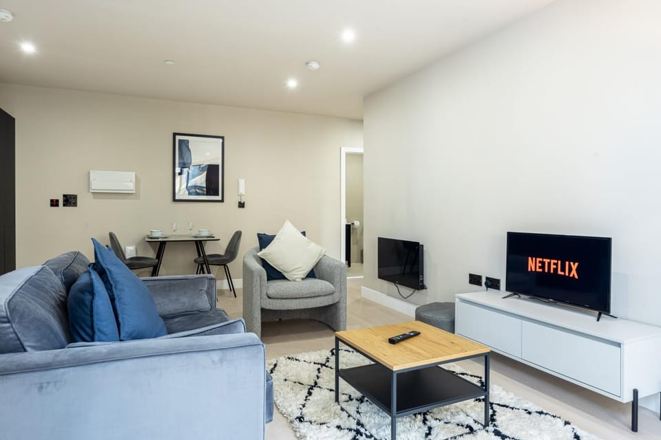 Modern 1 Bed Apt Near Birmingham Airport & NEC Apartment in Solihull