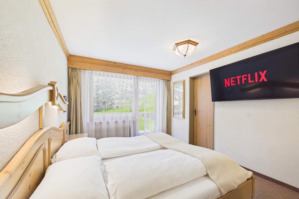Bed, TV and multimedia, Evening entertainment, Bedroom