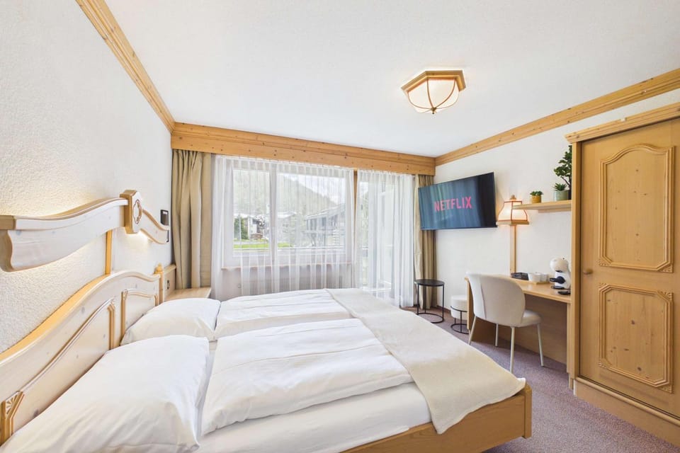 Bed, TV and multimedia, Photo of the whole room, Bedroom, wardrobe