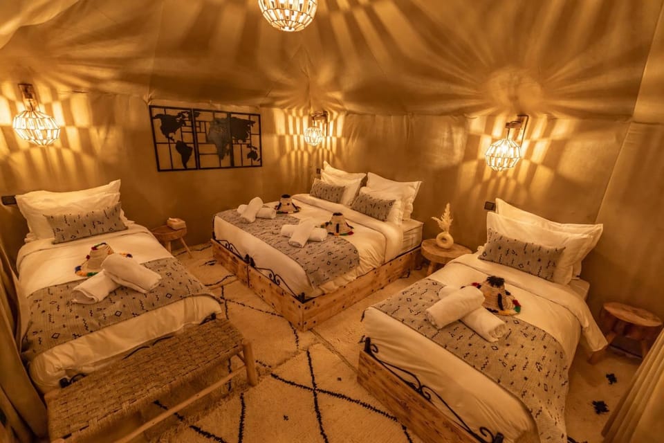 Property building, Bed, Photo of the whole room, Bedroom, towels
