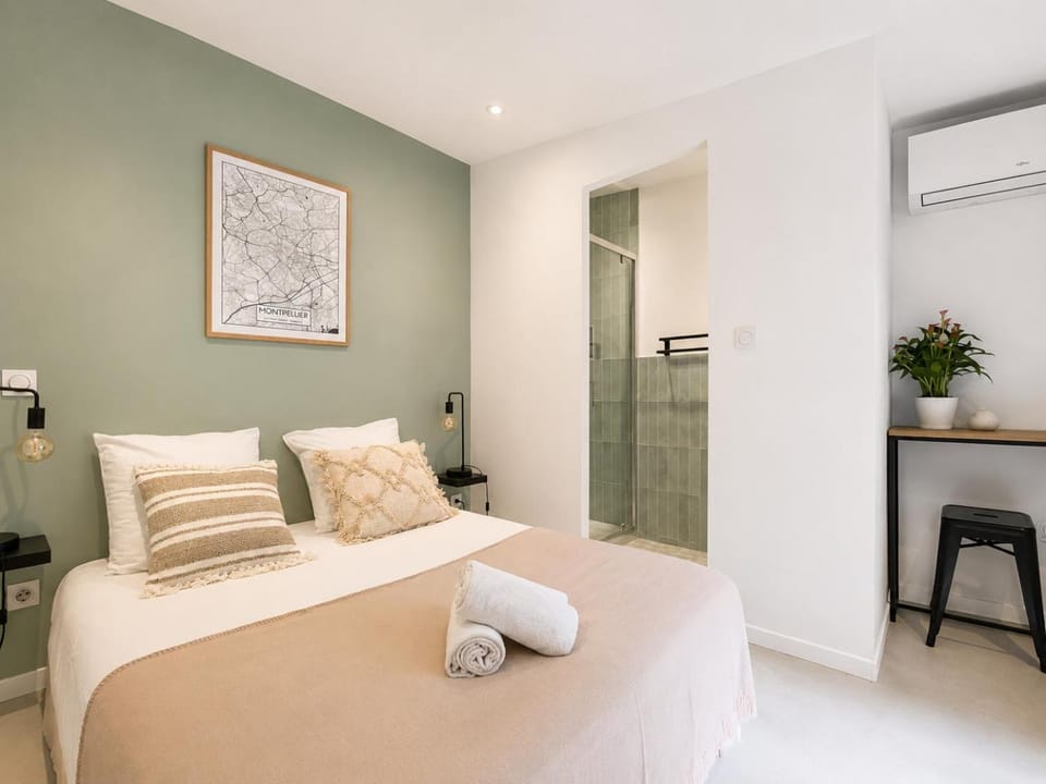Bathroom, Photo of the whole room, Bedroom
