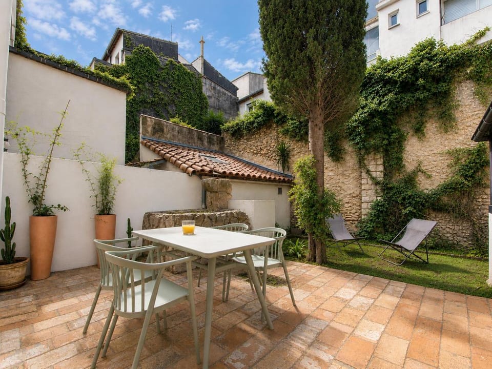 Patio, Garden, Dining area