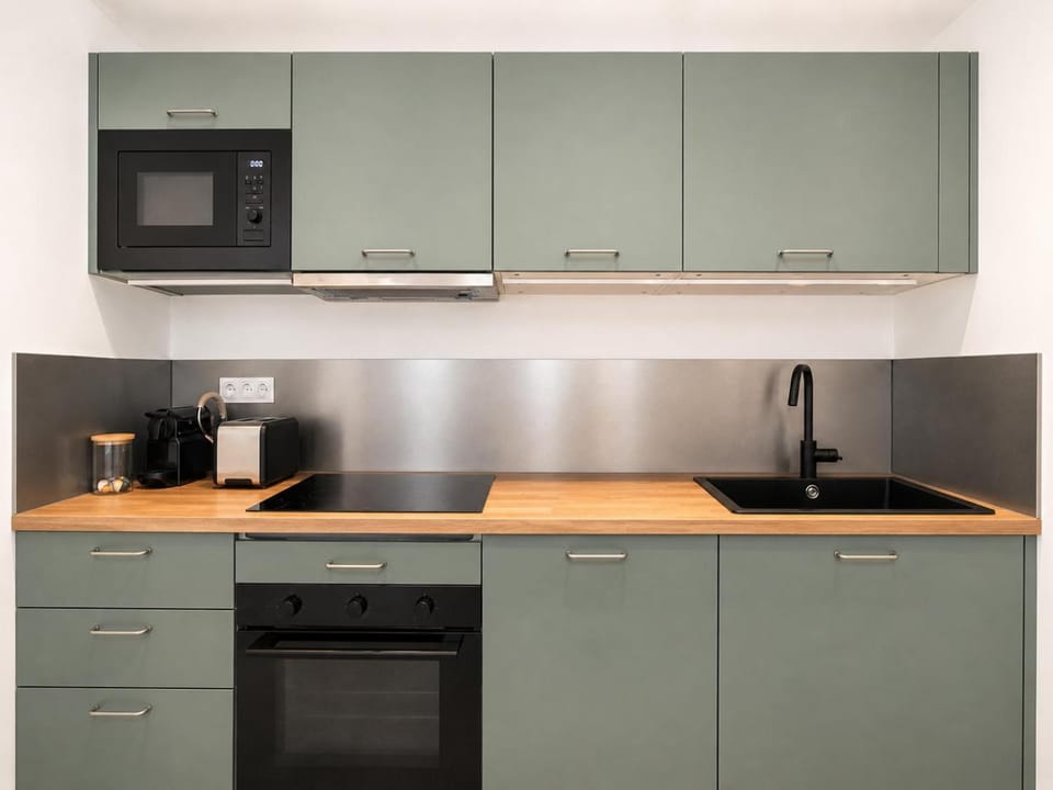 microwave, oven, stove, kitchen