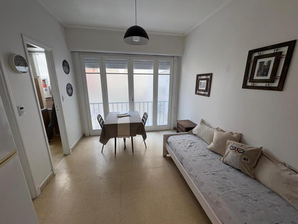 Dpto Peralta Ramos 3 personas CENTRO a metros de la Playa Apartment in Mar del Plata