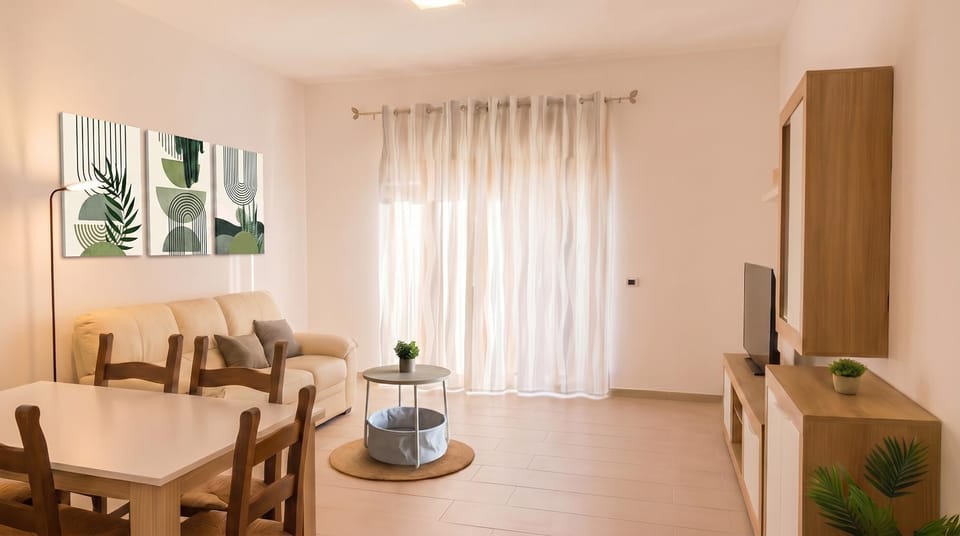 Day, TV and multimedia, Living room, Seating area, air conditioner