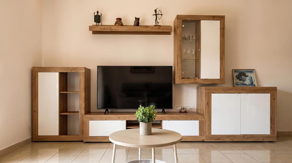 Day, TV and multimedia, Living room, Seating area, air conditioner