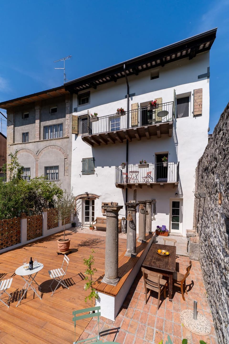 Off site, Balcony/Terrace