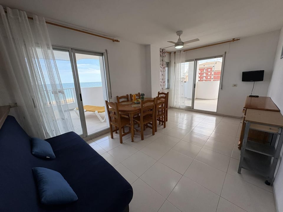 Living room, Photo of the whole room, Dining area