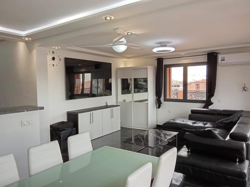 Communal lounge/ TV room, Kitchen or kitchenette