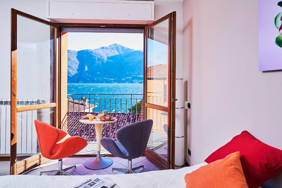 View (from property/room), Balcony/Terrace, Balcony/Terrace, Living room, Seating area, Lake view, Landmark view, Mountain view
