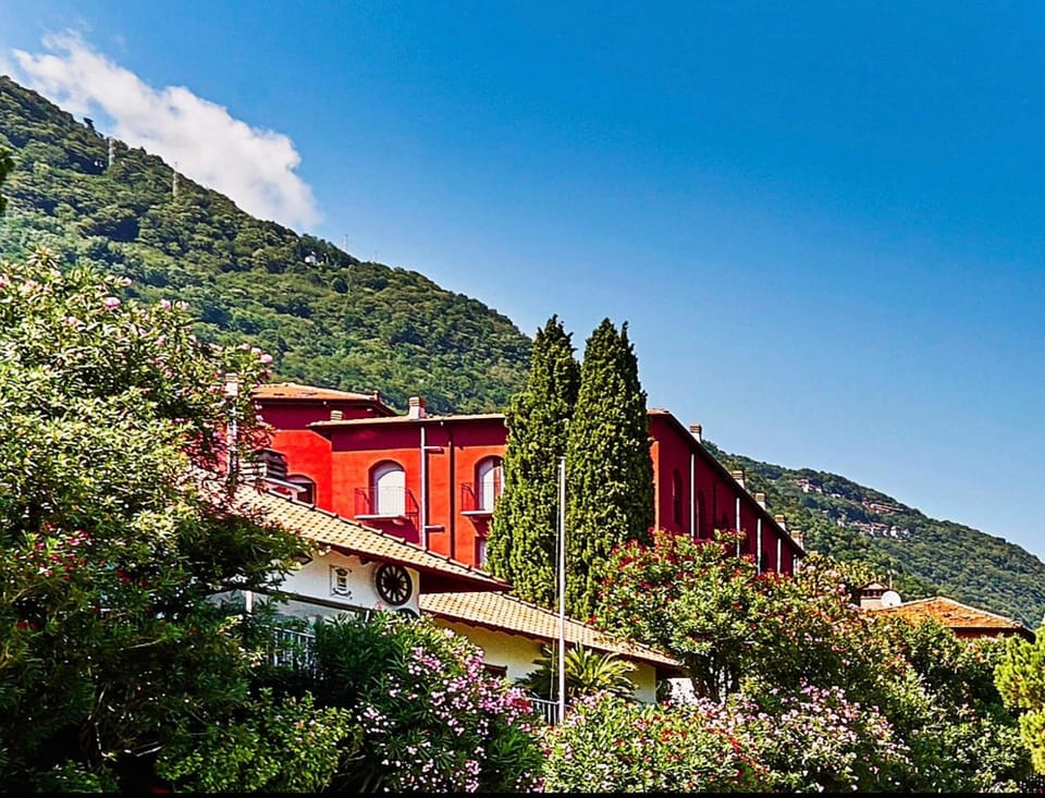 Property building, Day, Natural landscape, Balcony/Terrace, Hiking, Cycling, Lake view, Mountain view, Location