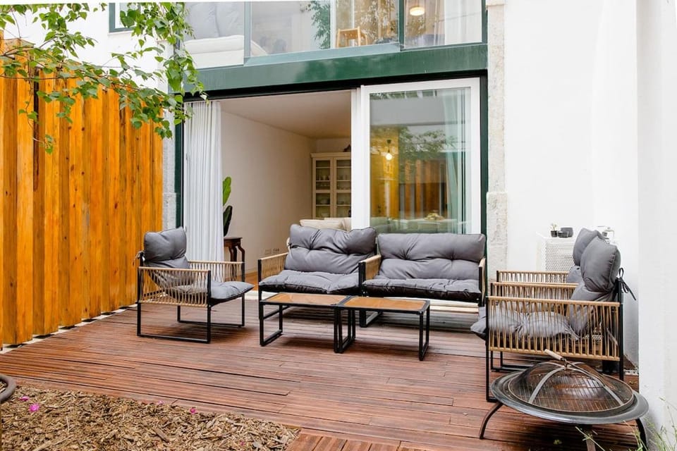 São Bento Patio w AC Apartment in Lisbon