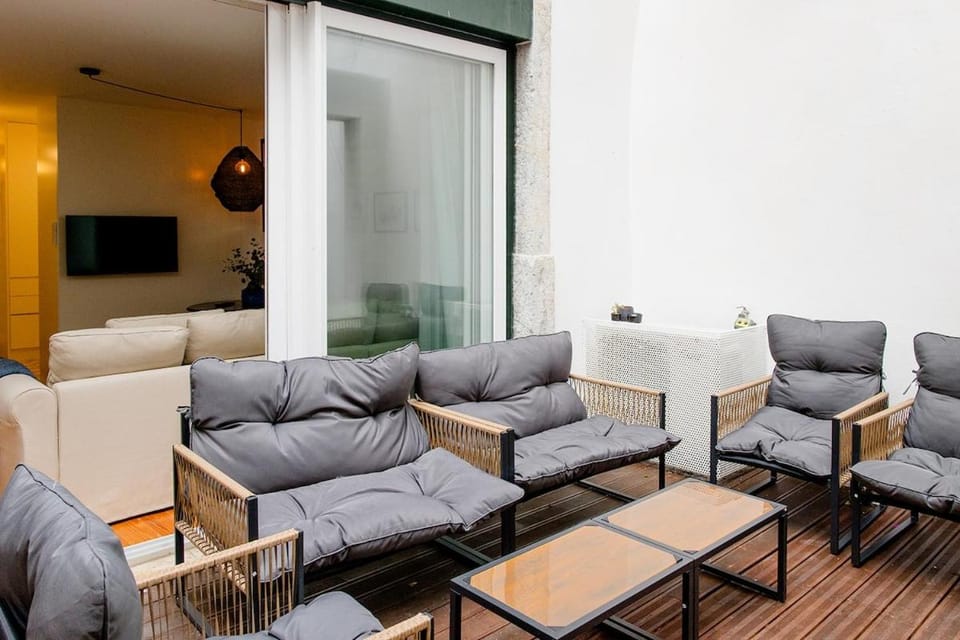 São Bento Patio w AC Apartment in Lisbon
